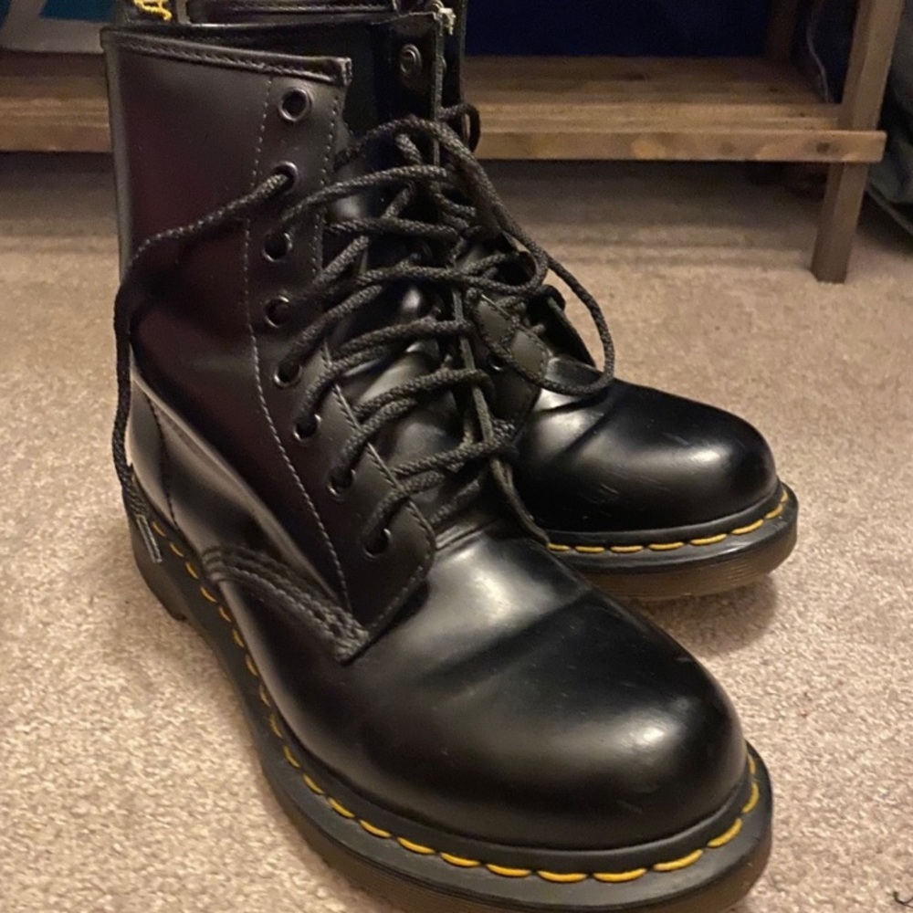 Gently worn original Dr. Martens! Size 7!